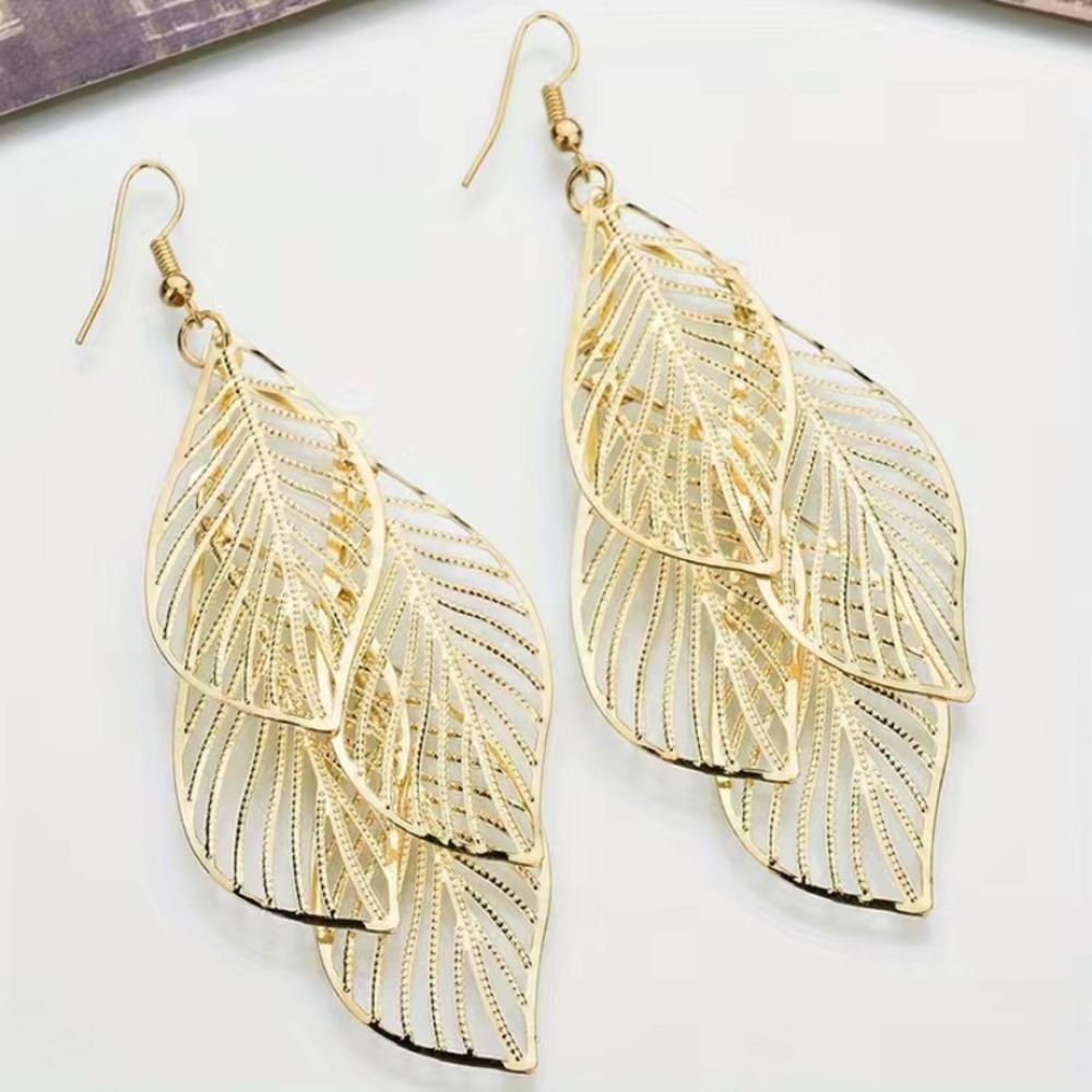 New beautiful gold tone dangle earrings
